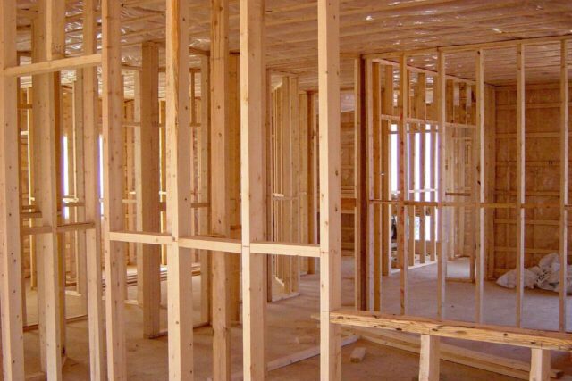 afbeelding van houtskelet constructie in huis